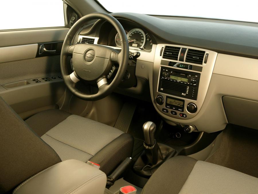 Интерьер Chevrolet Nubira Sedan 2004 года  (фото 20 из 25)